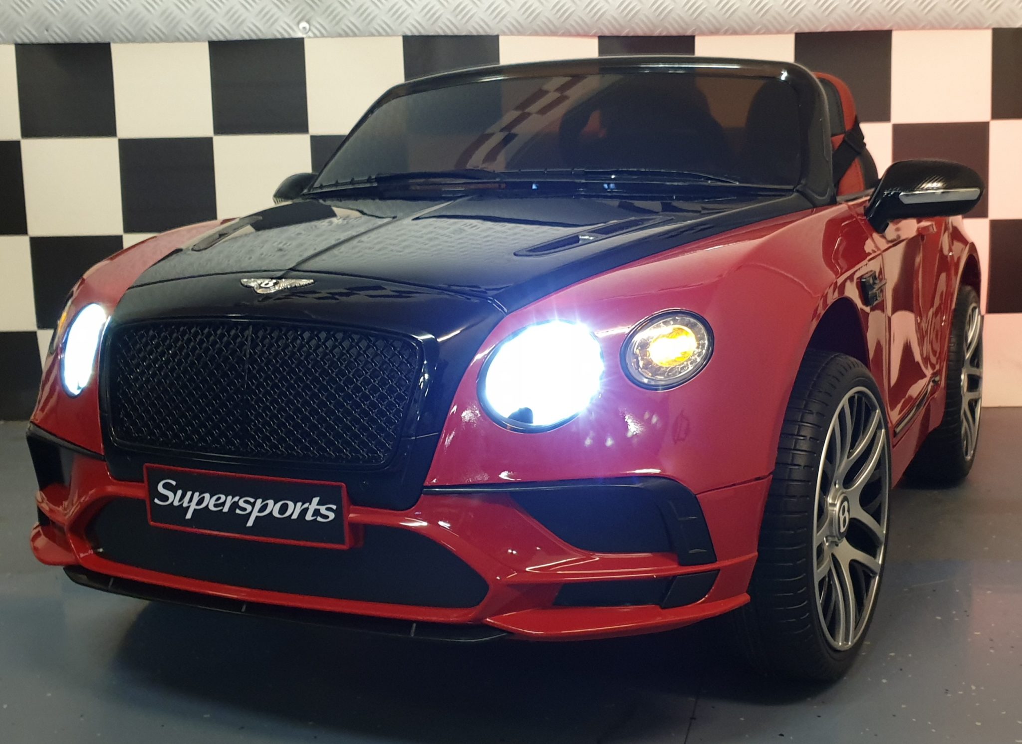 Batterij-aangedreven kinderauto Bentley Continental 1,5-persoons zwart-rood
